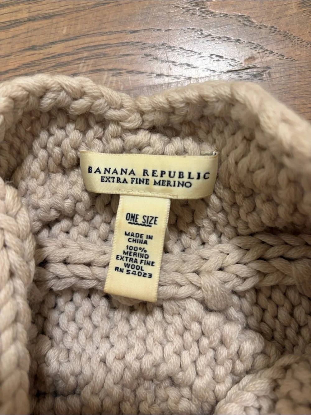 Banana Republic Chunky Cable Knit Snood GUC 100% merino wool